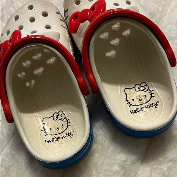 Hello Kitty Crocs - Picture 5 of 13